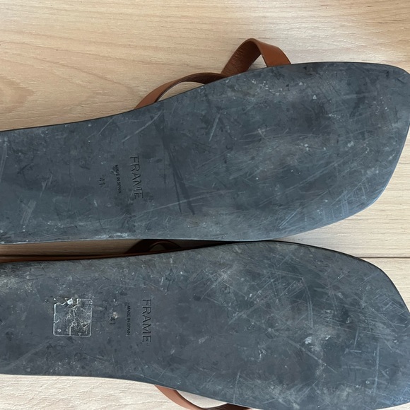 Frame
Le Montauk Cross Leather Sandals - Picture 3 of 3